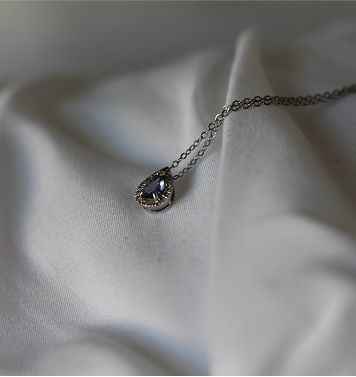 Twin band design with matching necklace for Noor