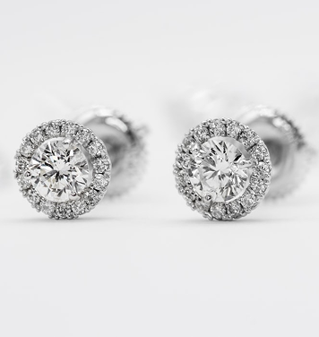Vintage-inspired floral engagement ring for Amelia